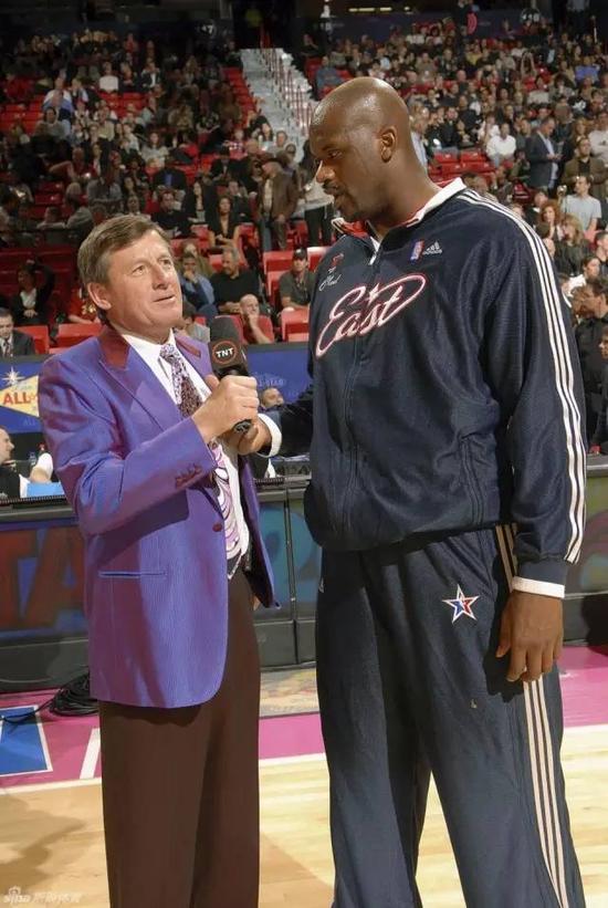 主裁漏判了 主裁漏判了