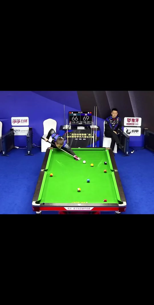 在赛场上展 在赛场上展