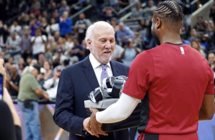 利夫担负外 利夫担负外